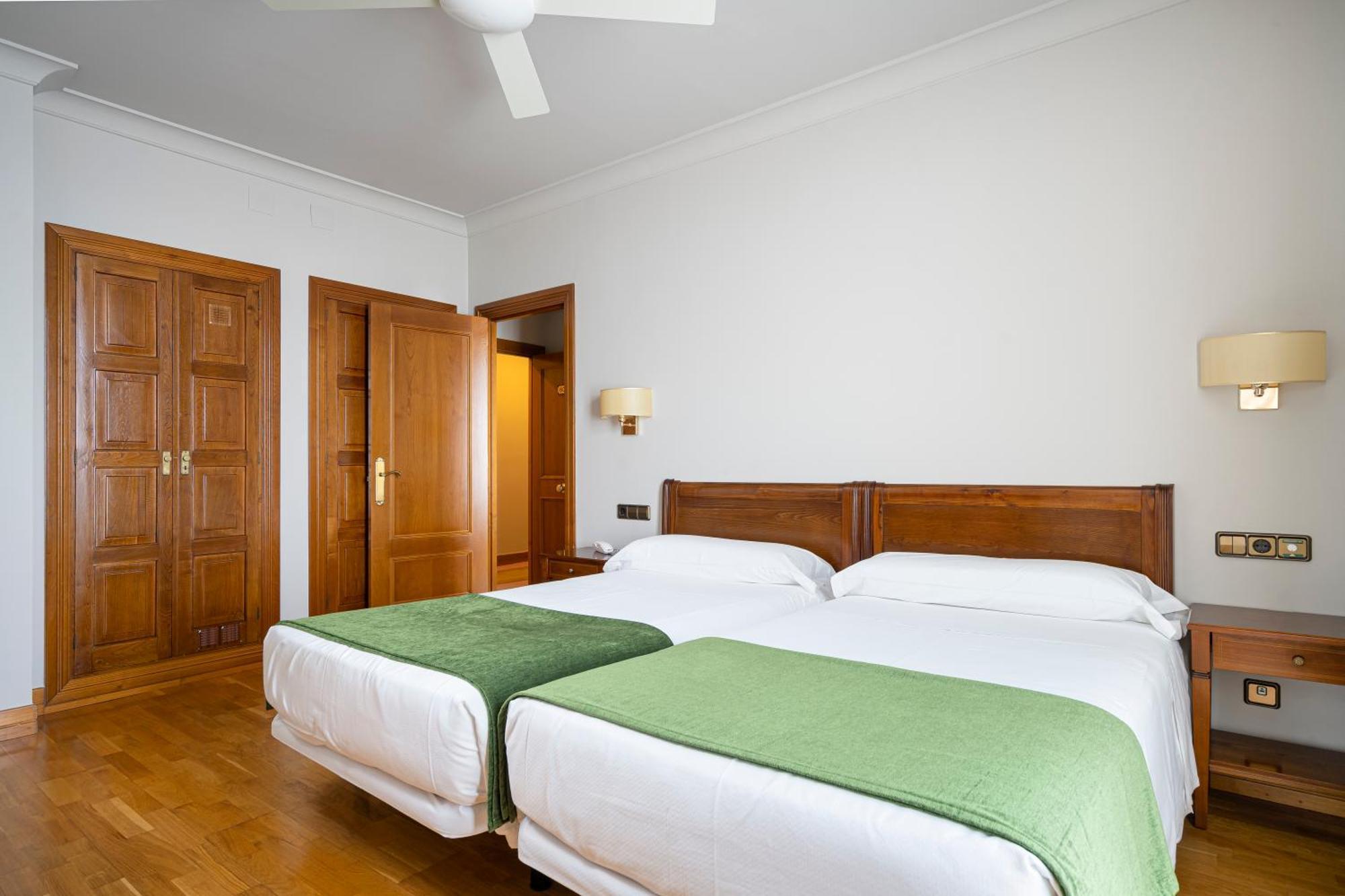 Hotel Hernan Cortes Gijon Exterior photo