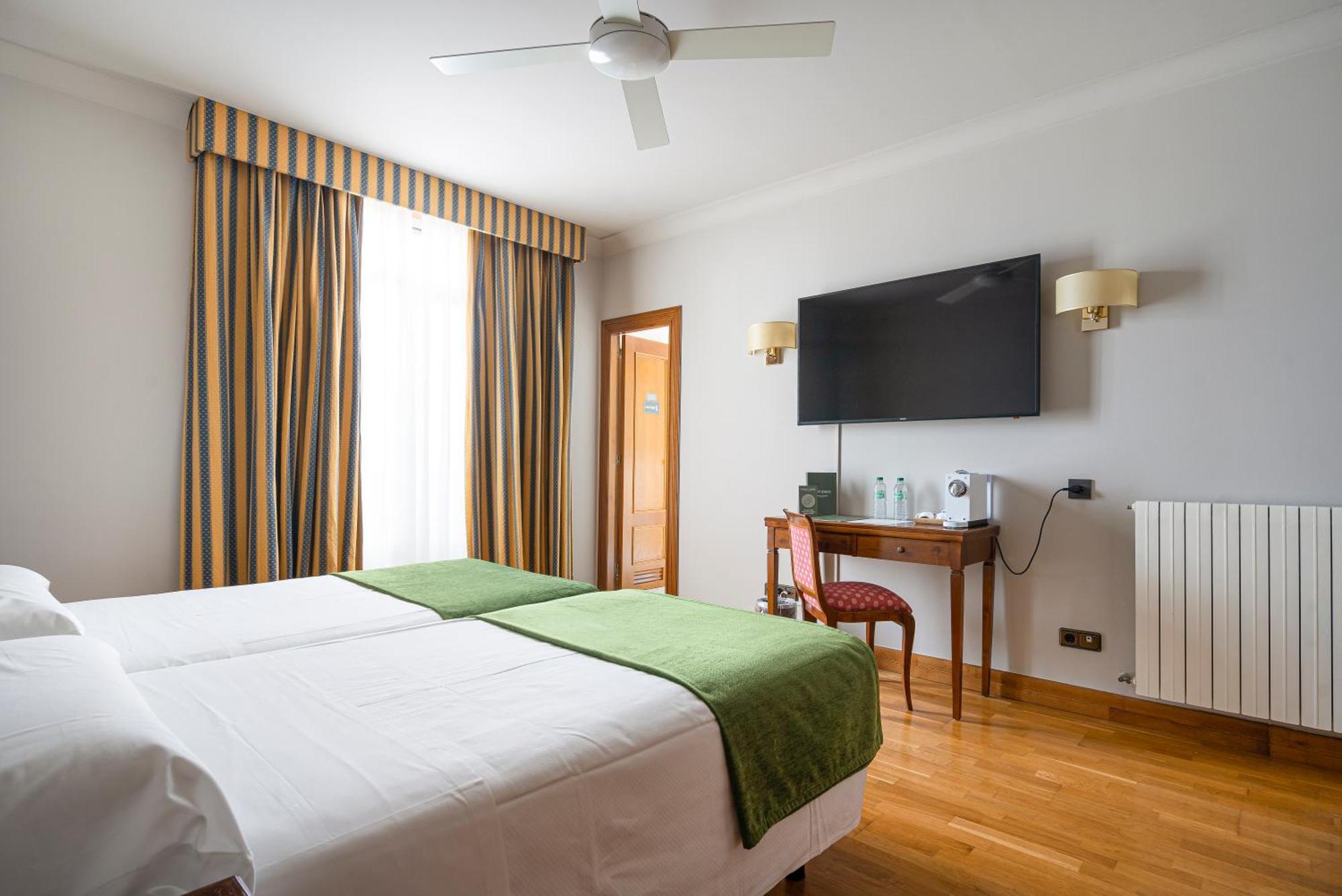 Hotel Hernan Cortes Gijon Exterior photo